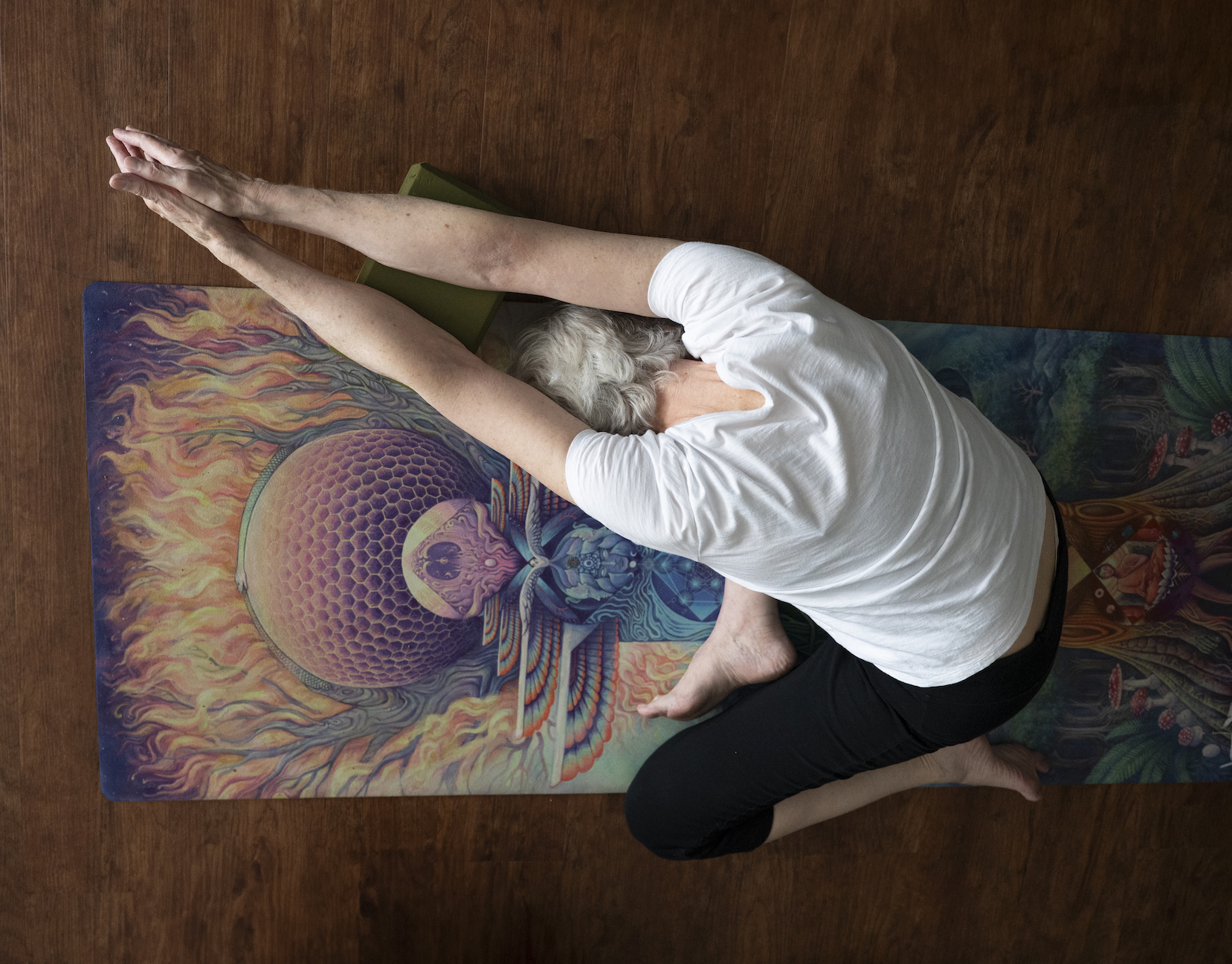 Jen in yin pose
